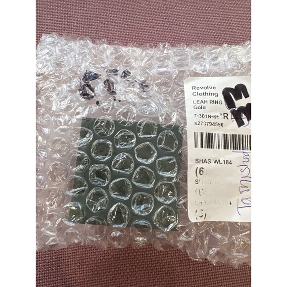 SHASHI Leah Ring in Gold Size 6 Womens 3 interlock bands - Picture 5 of 7